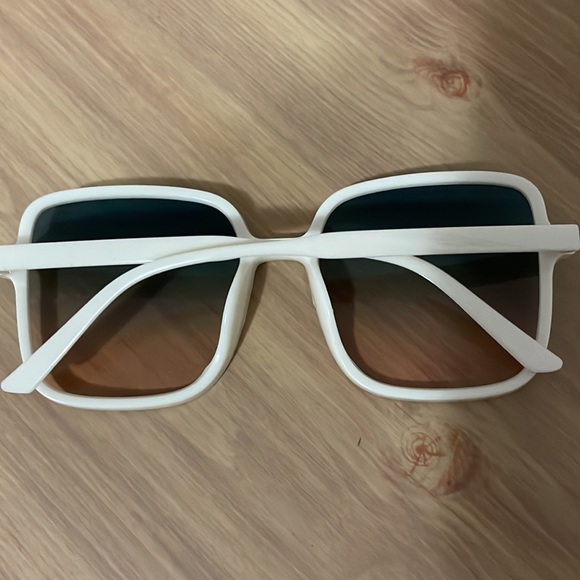 Beautiful OMBRÉ Sunglasses - Picture 3 of 8